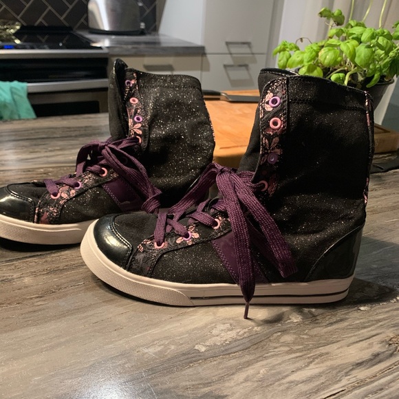 Shoes for Woman OR girl (from Yellow) - Picture 2 of 3